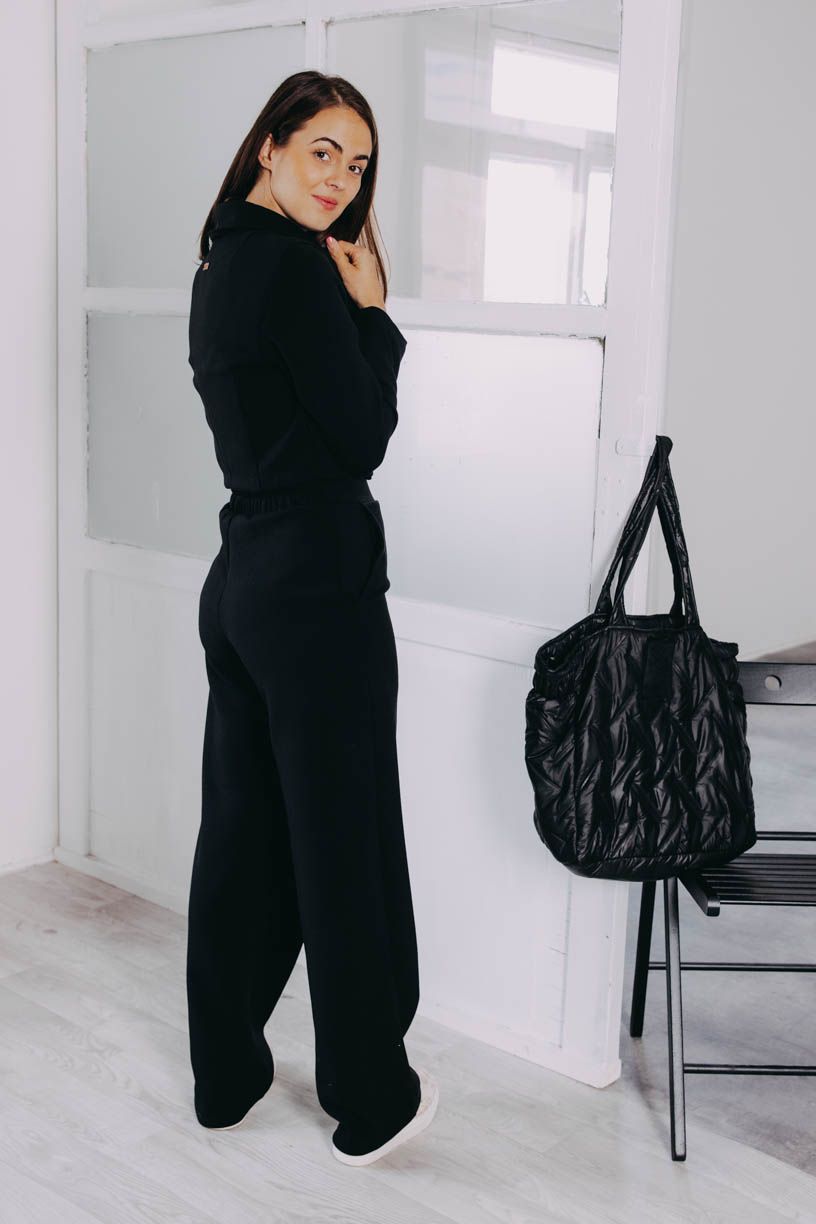 Káťa má na sebe pri svojej výške 170 cm veľkosť XS v štandardnej dĺžke.