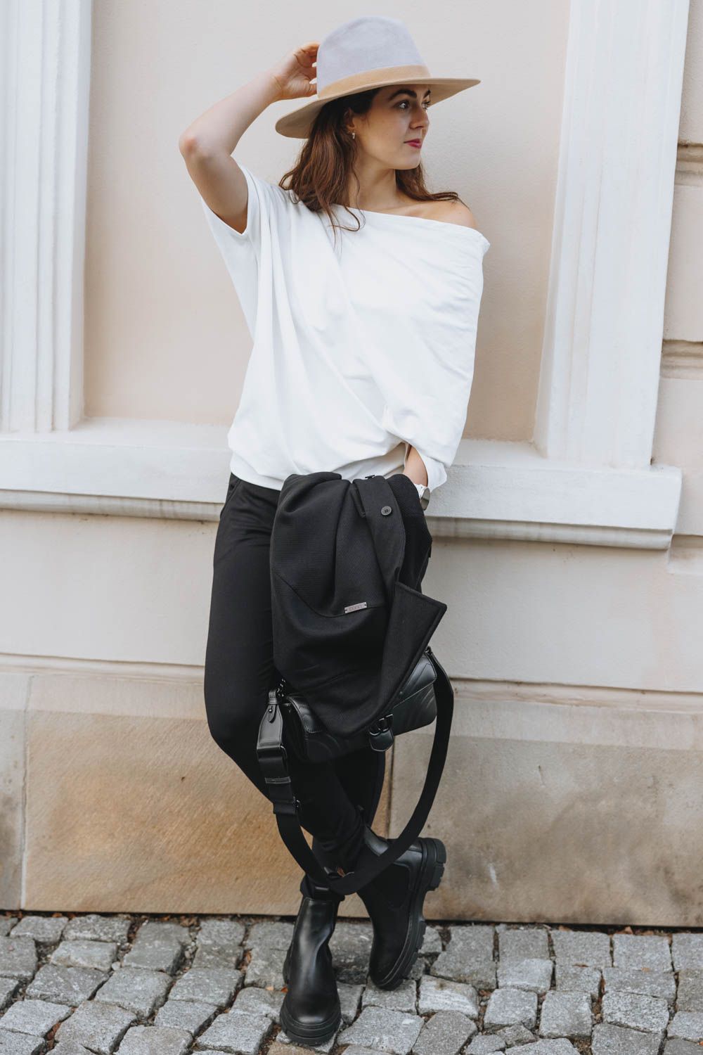 Káťa má na sobě při své výšce 170 cm velikost XS/S.