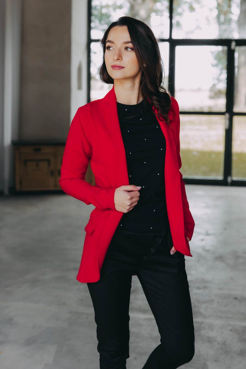 Kačka má na sobě při své výšce 170 cm velikost XS.