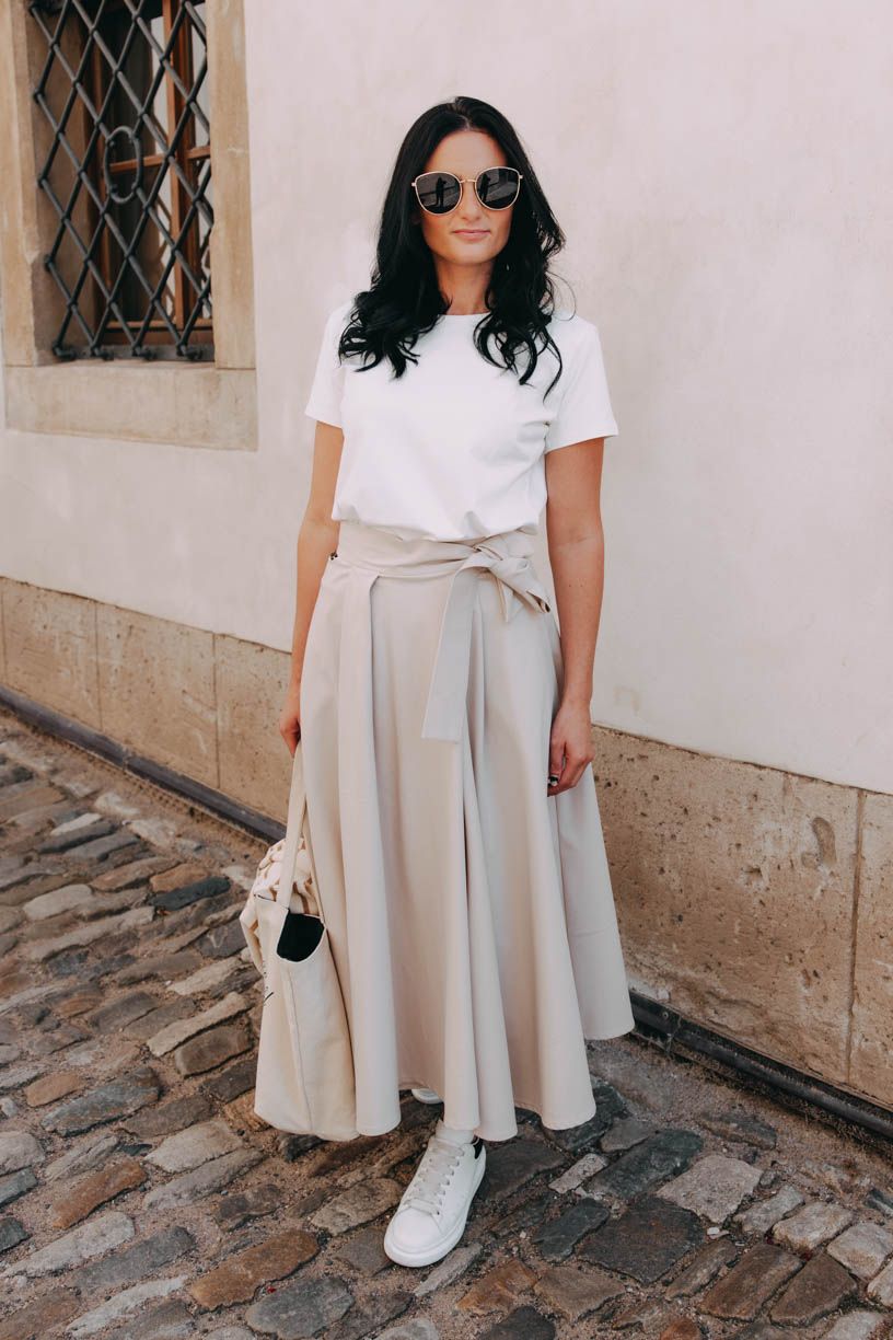 Monča má na sobě při své výšce 160 cm velikost XS.