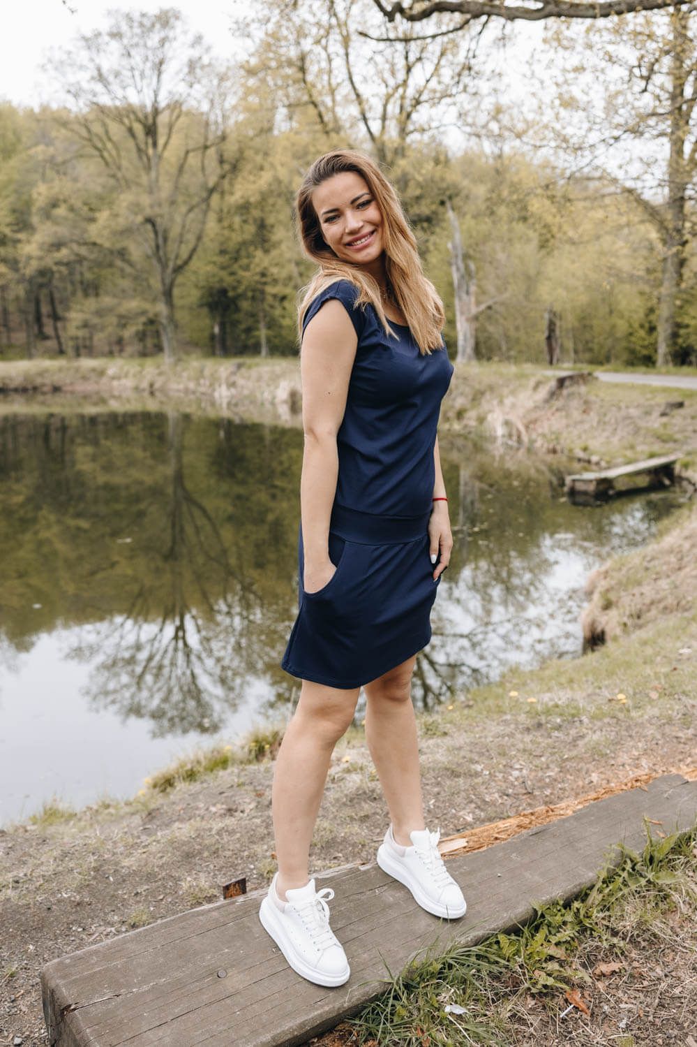 Markét má na sobě při své výšce 173 cm velikost S.