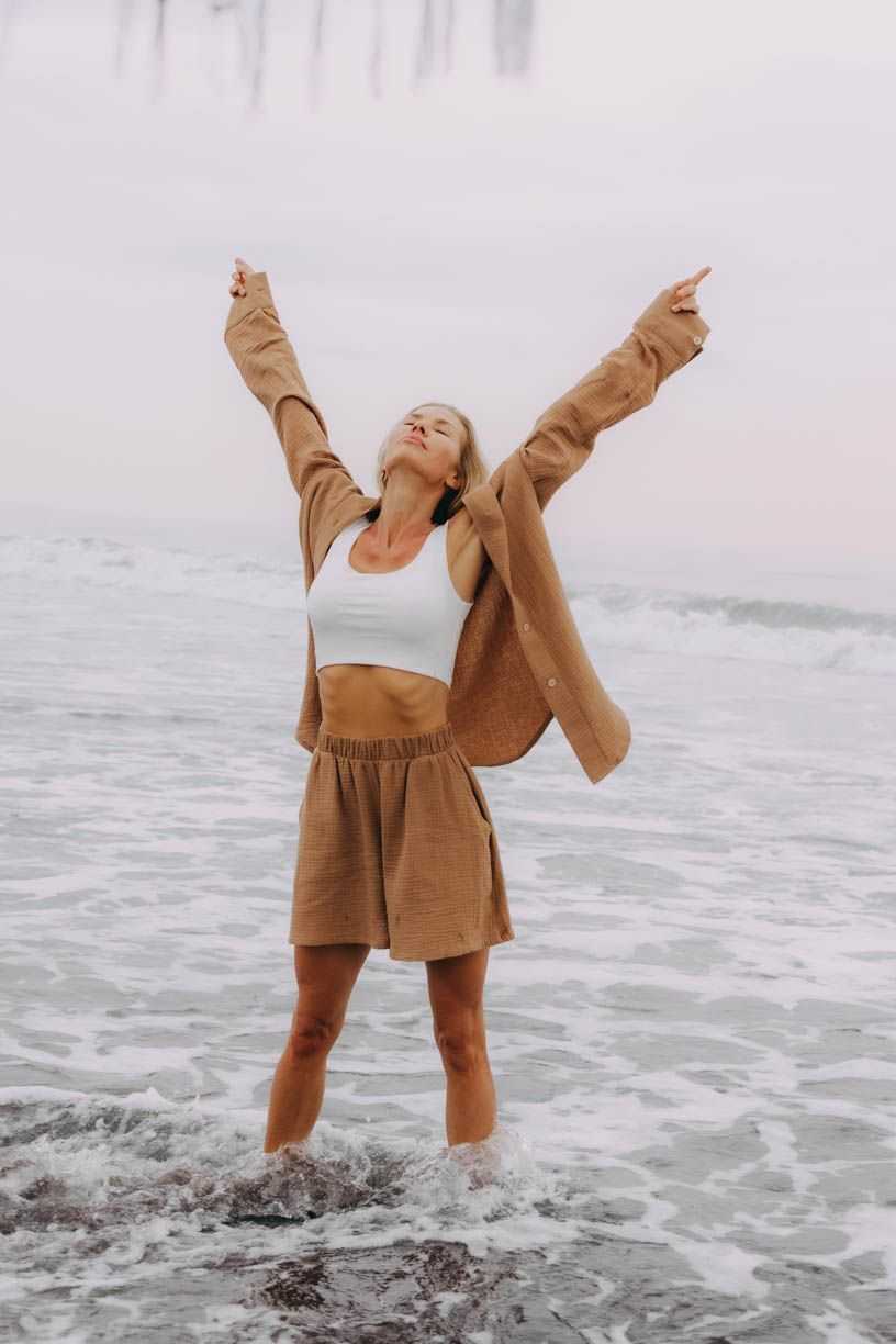 Ali má na sobě při své výšce 180 cm velikost XS.