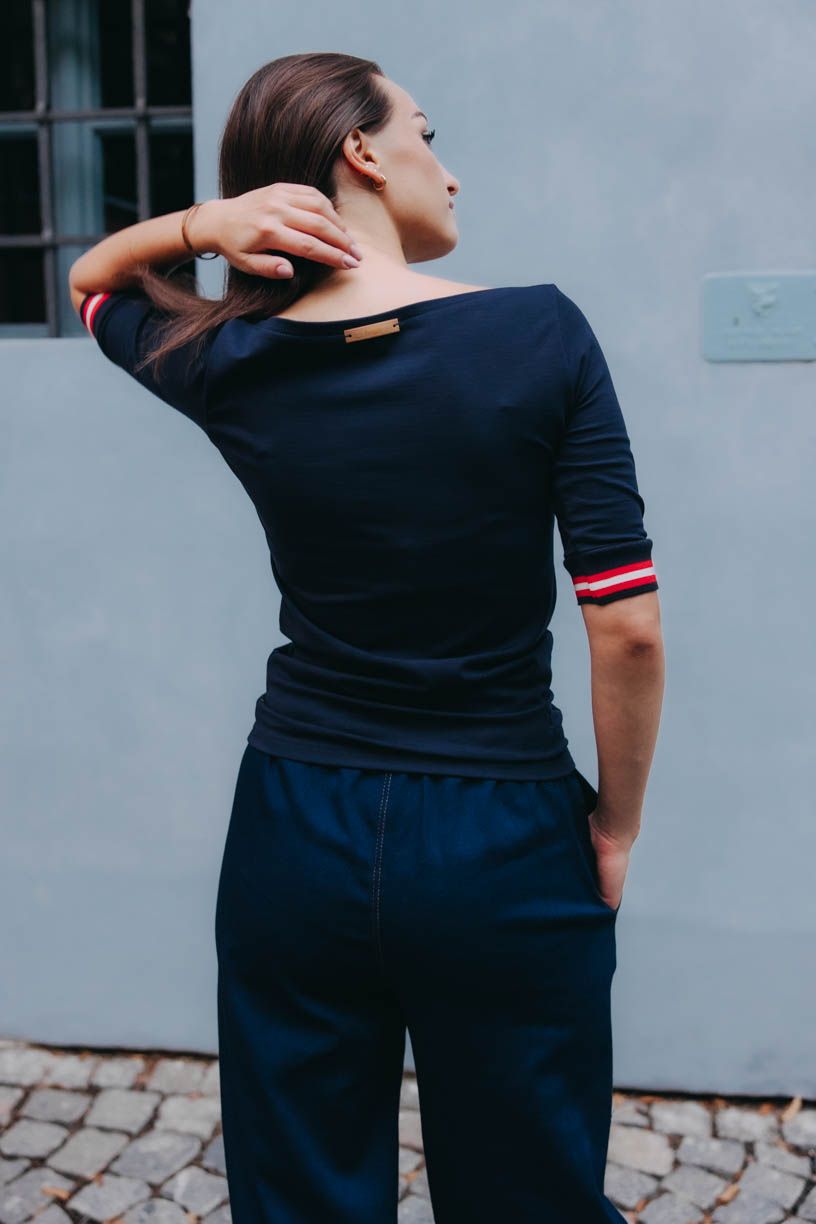 Kačka má na sobě při své výšce 170 cm velikost XS.