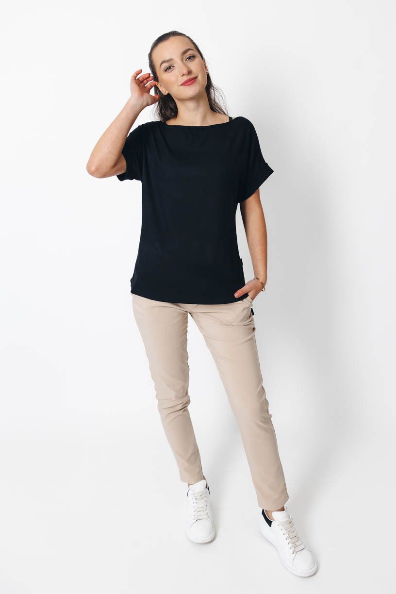 Kačka má na sobě při své výšce 170 cm velikost XS.