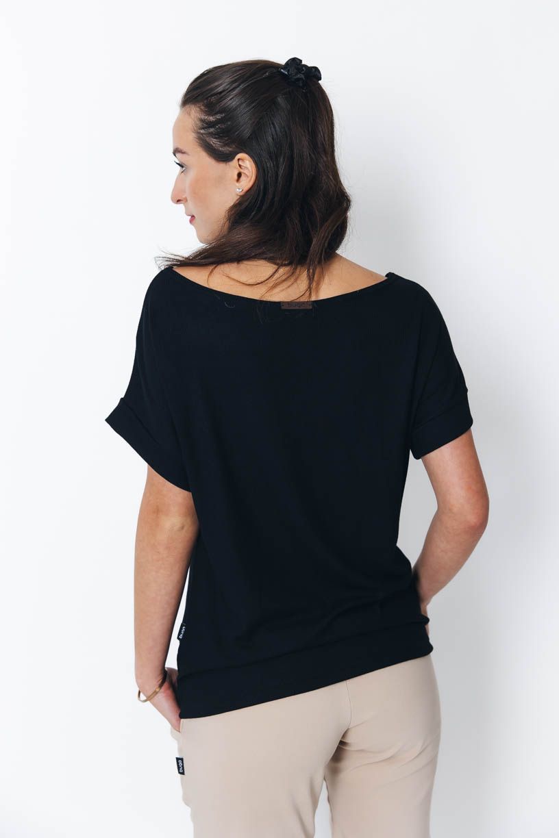 Kačka má na sobě při své výšce 170 cm velikost XS.