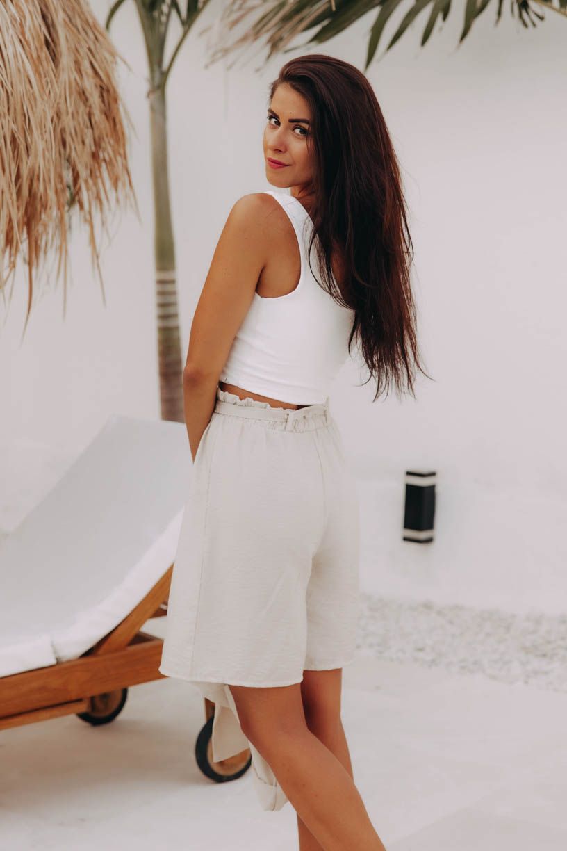 Verča má na sobě při své výšce 164 cm velikost XS.