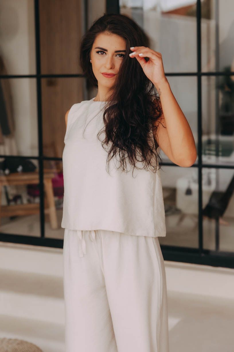 Verča má na sobě při své výšce 164 cm velikost XS.