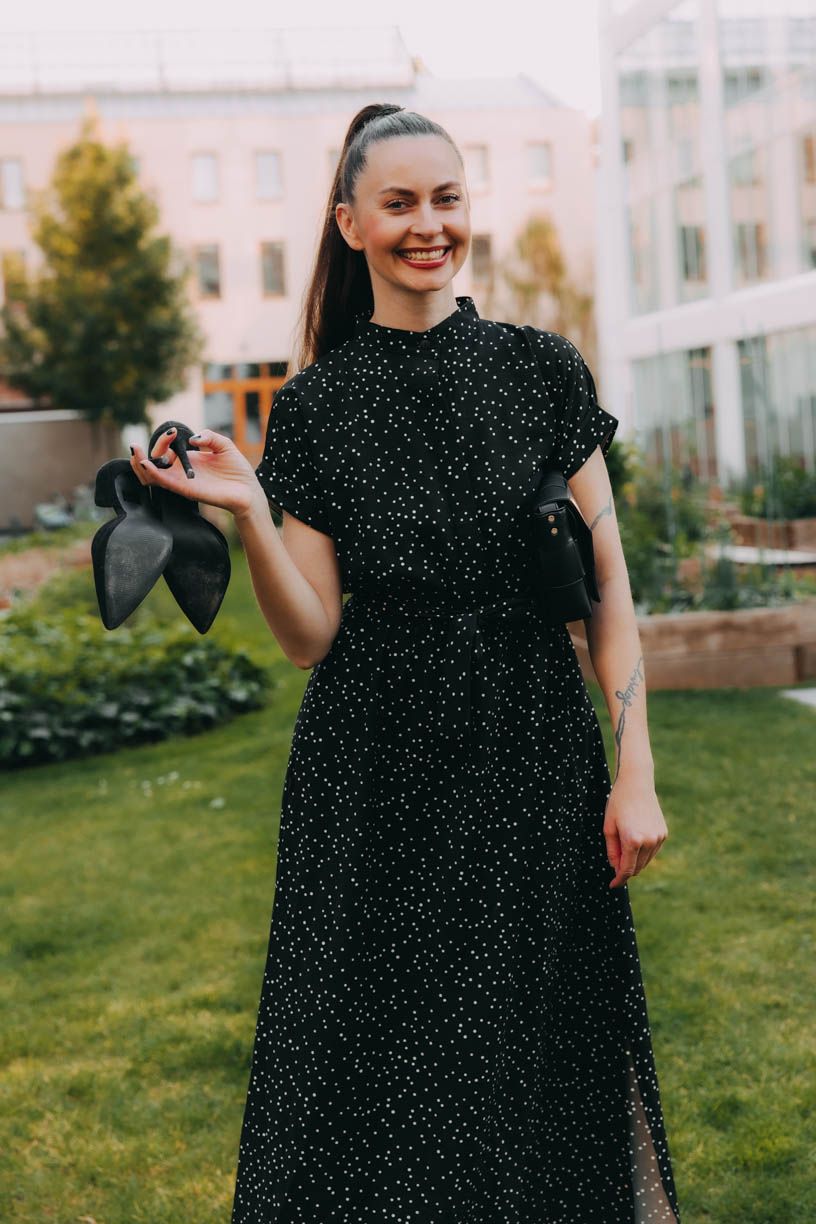 Ivana má na sobě při své výšce 178 cm velikost XS.