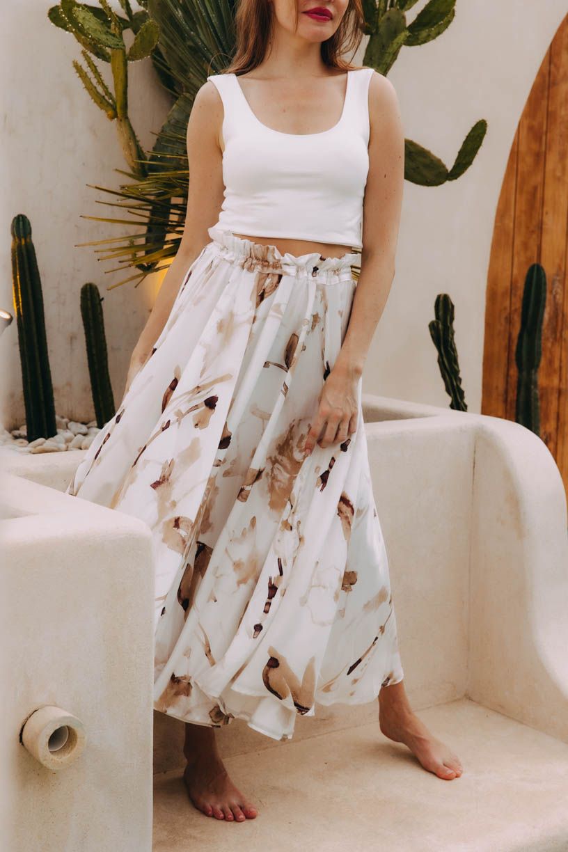 Bella má na sobě při své výšce 177 cm velikost XS.