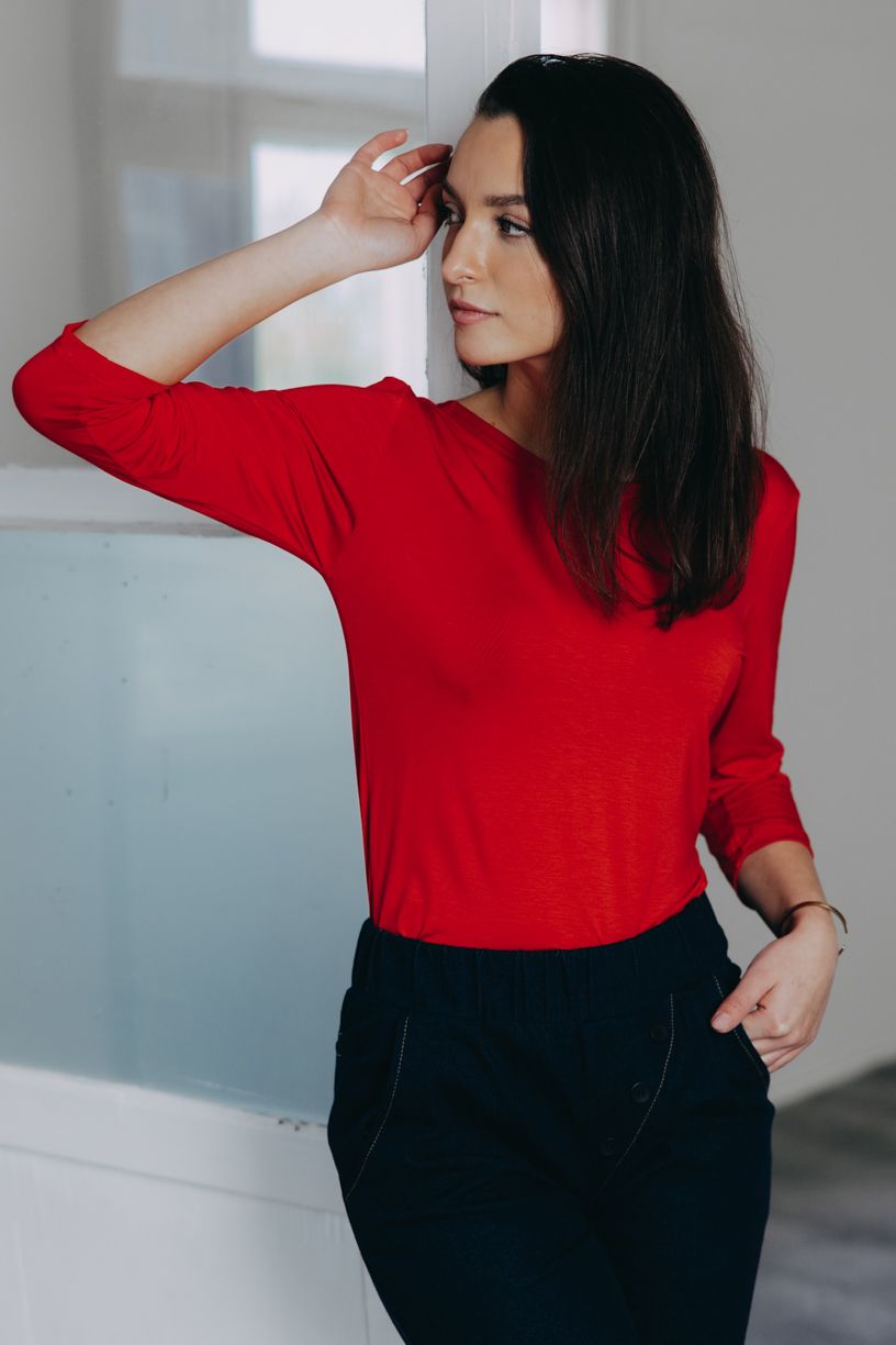 Kačka má na sobě při své výšce 170 cm velikost XS.