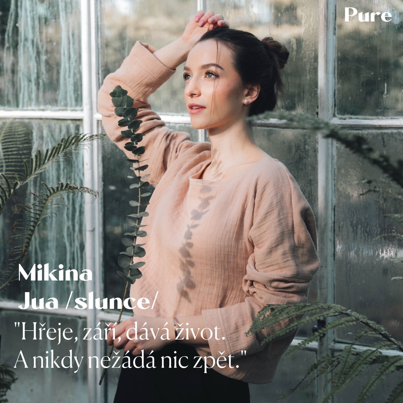 Světlá mikina Jua z organického materiálu je absolutní must-have ve vašem udržitelném šatníku.