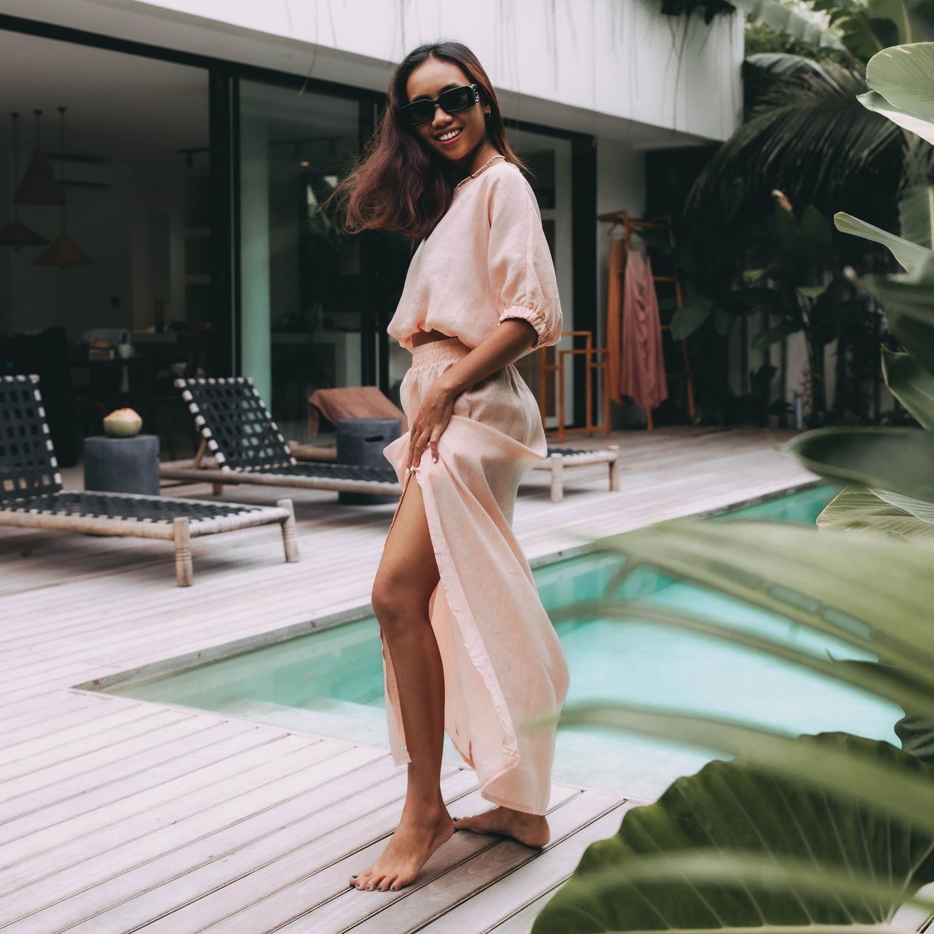 Meruňková barva, příjemný materiál a vůně oceánu - inspirace pro komplet pohodlné sukně a topu z kolekce Bali.