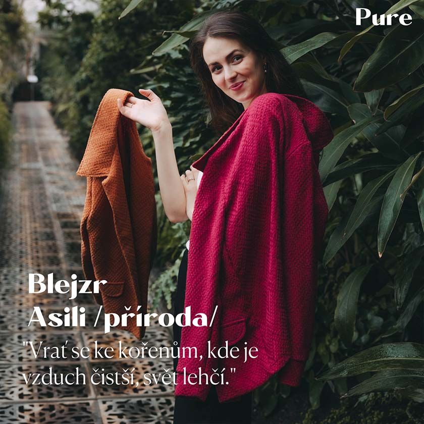Blejzr se vzhledem sáčka. 2 barvy - skořicová a bordó. Oversized střih, kapsy a organický materiál.
