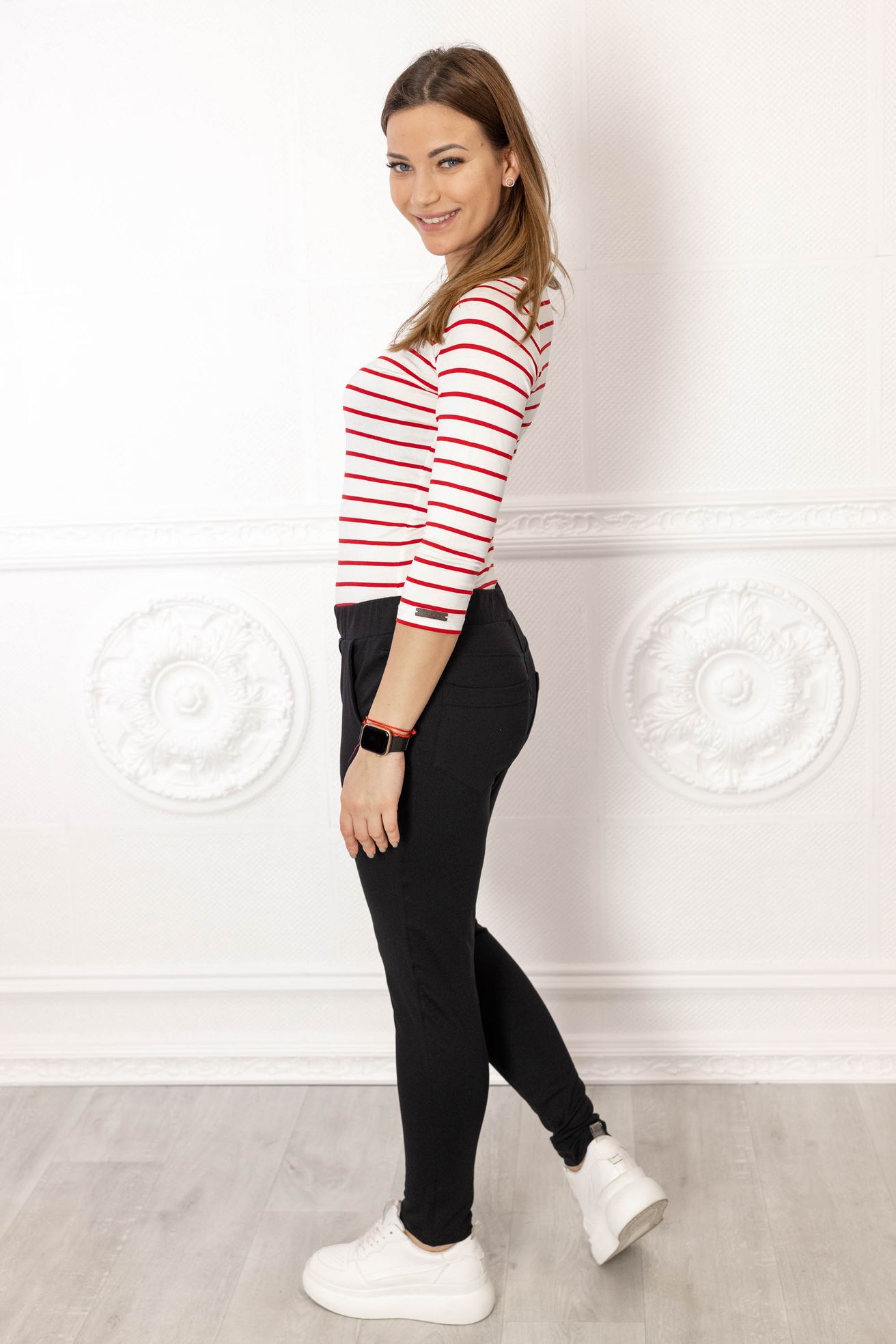 Markét má na sobě při své výšce 173 cm velikost S ve standardní délce.