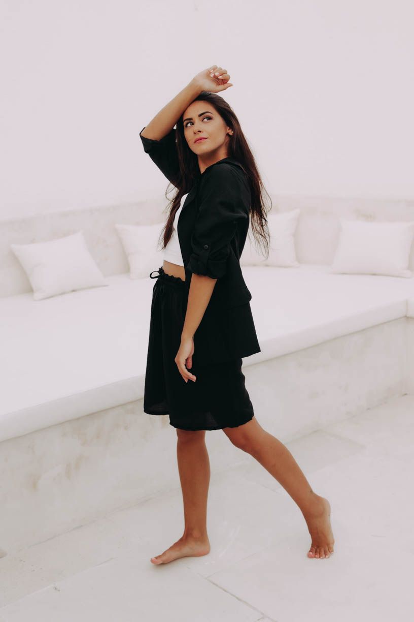 Verča má na sobě při své výšce 164 cm velikost XS.