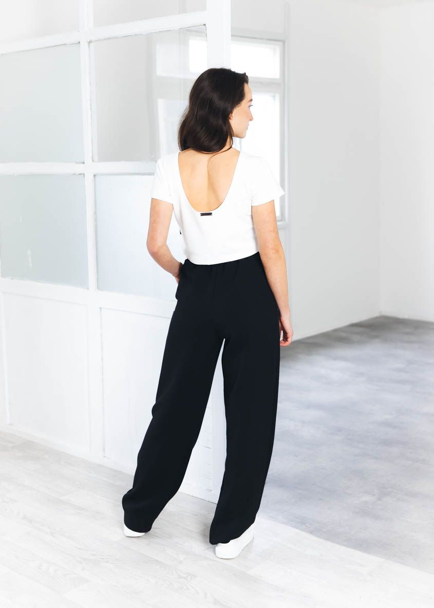 Kačka má na sobě při své výšce 170 cm velikost XS ve standardní délce.