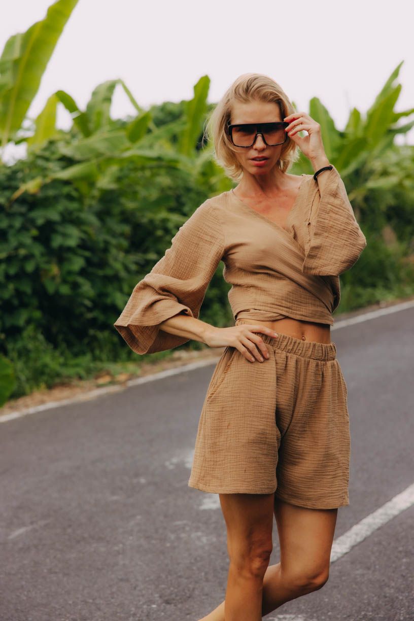 Ali má na sobě při své výšce 180 cm velikost XS.