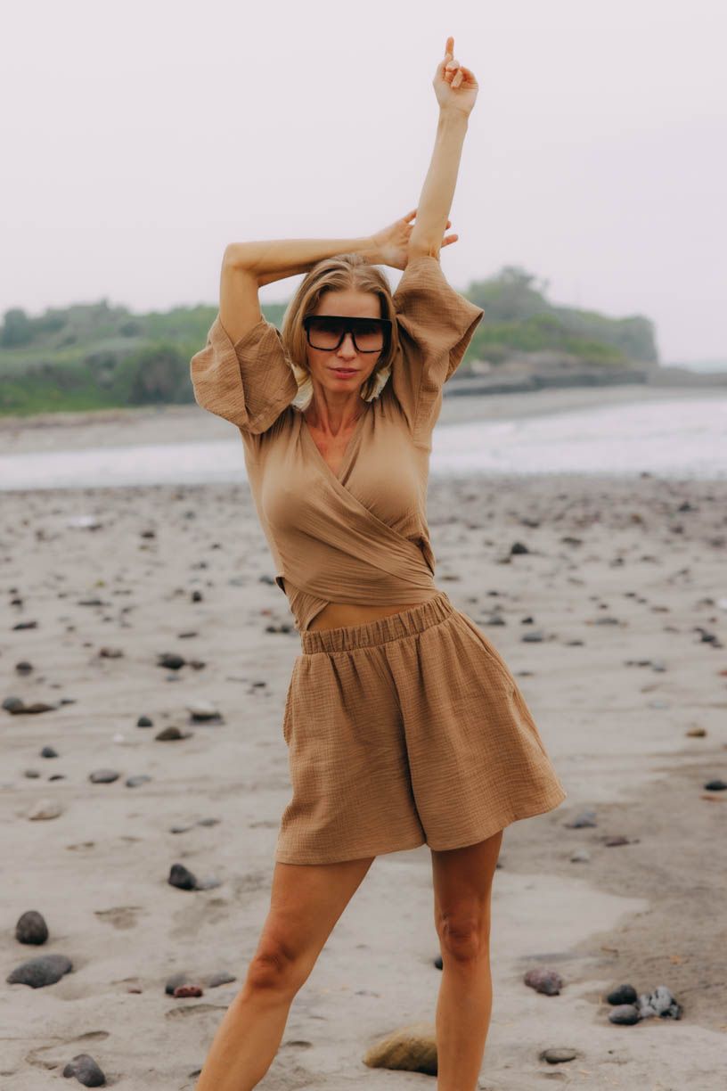 Ali má na sobě při své výšce 180 cm velikost XS.