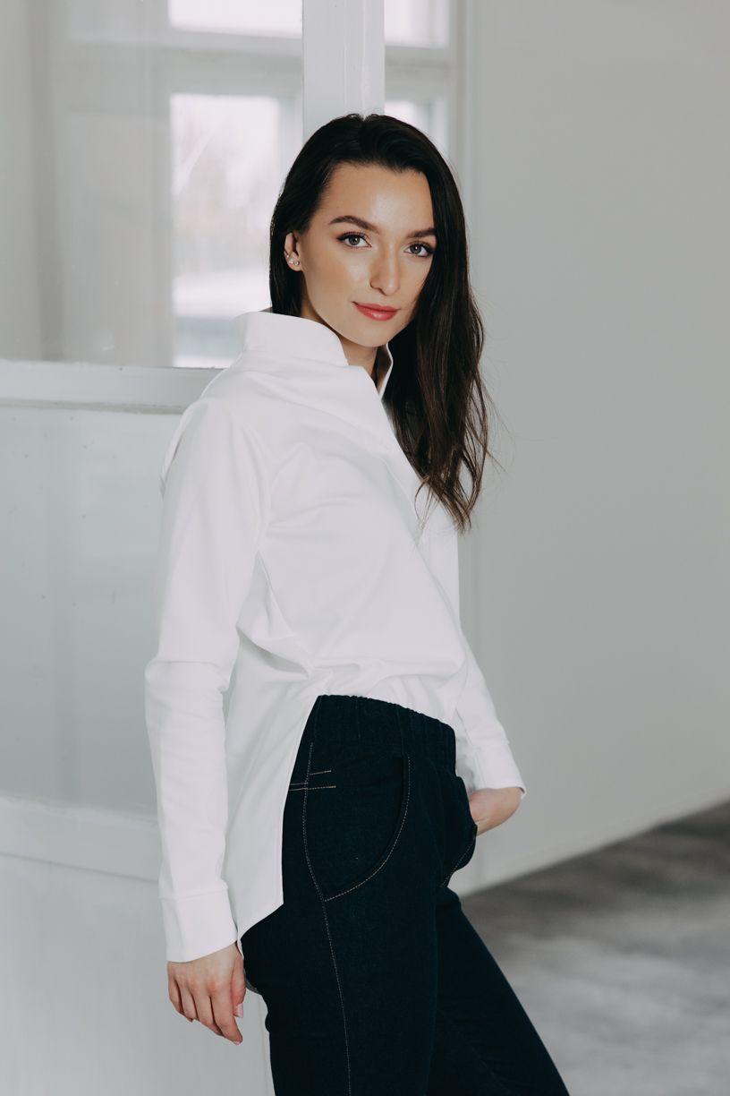 Kačka má na sobě při své výšce 170 cm velikost XS.