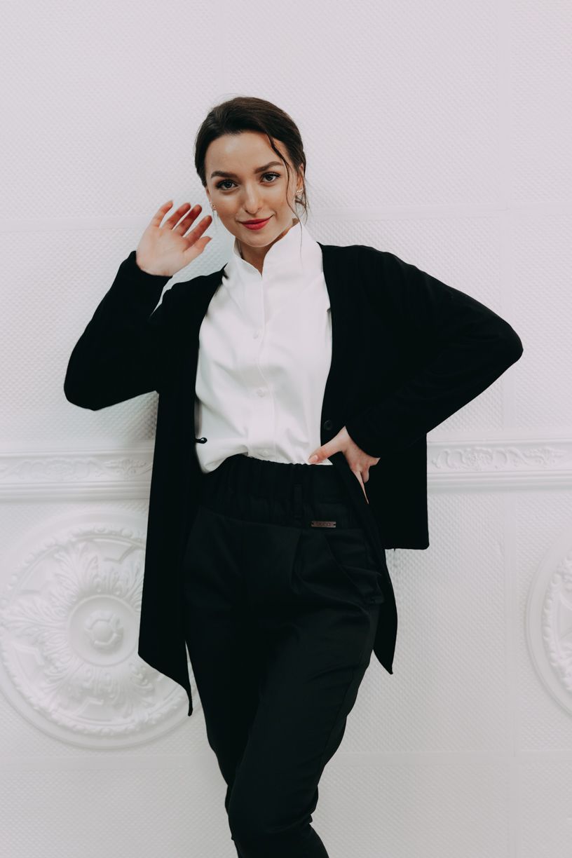 Kačka má na sobě při své výšce 170 cm velikost XS.