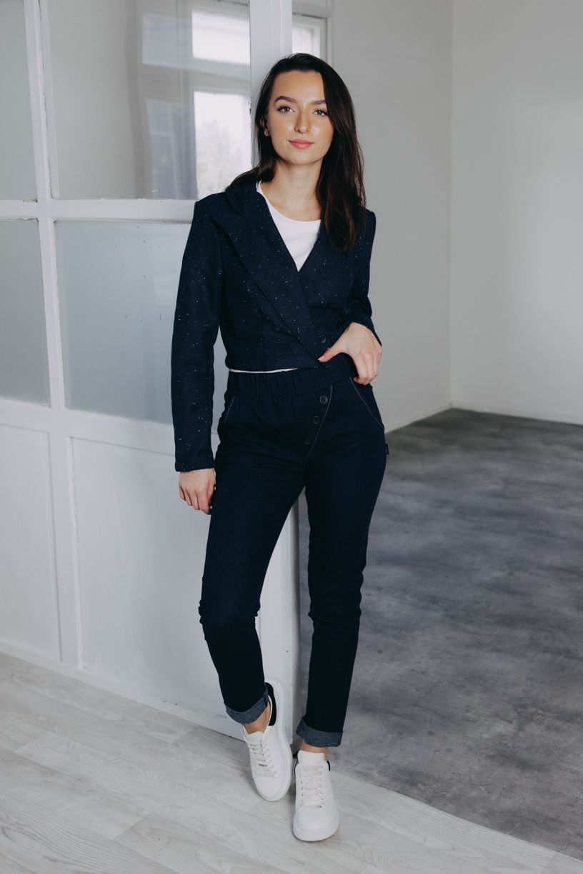 Kačka má na sobě při své výšce 170 cm velikost XS.