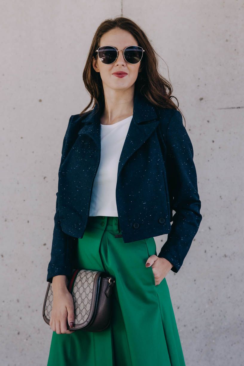 Káťa má na sobě při své výšce 170 cm velikost XS.