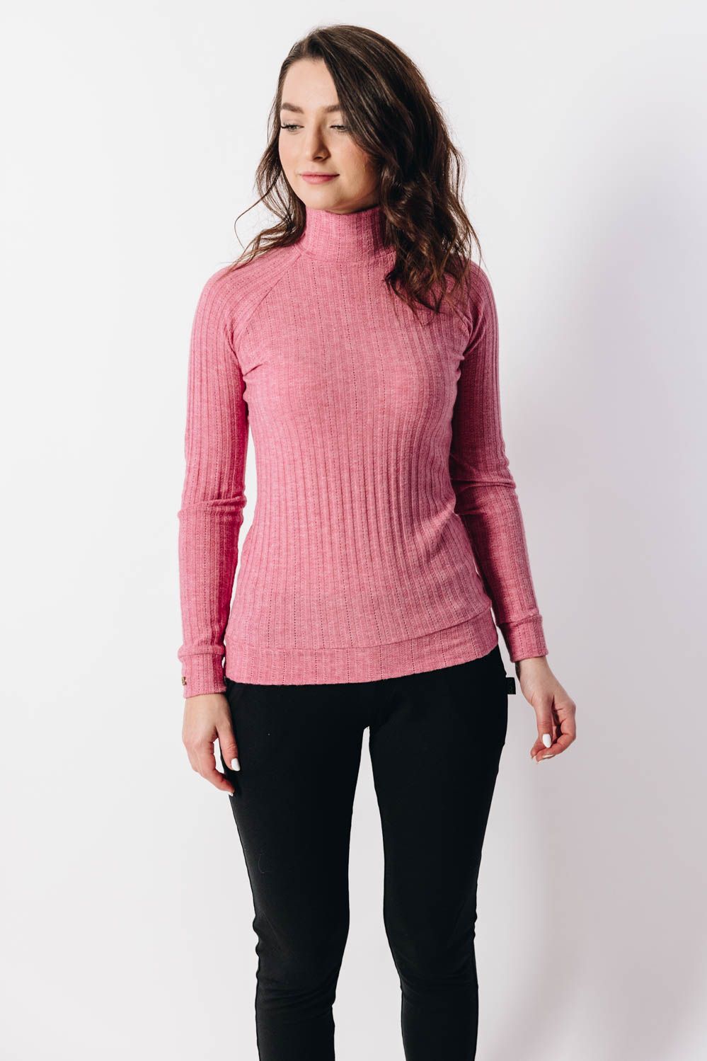 Kačka má na sobě při své výšce 170 cm velikost XS.