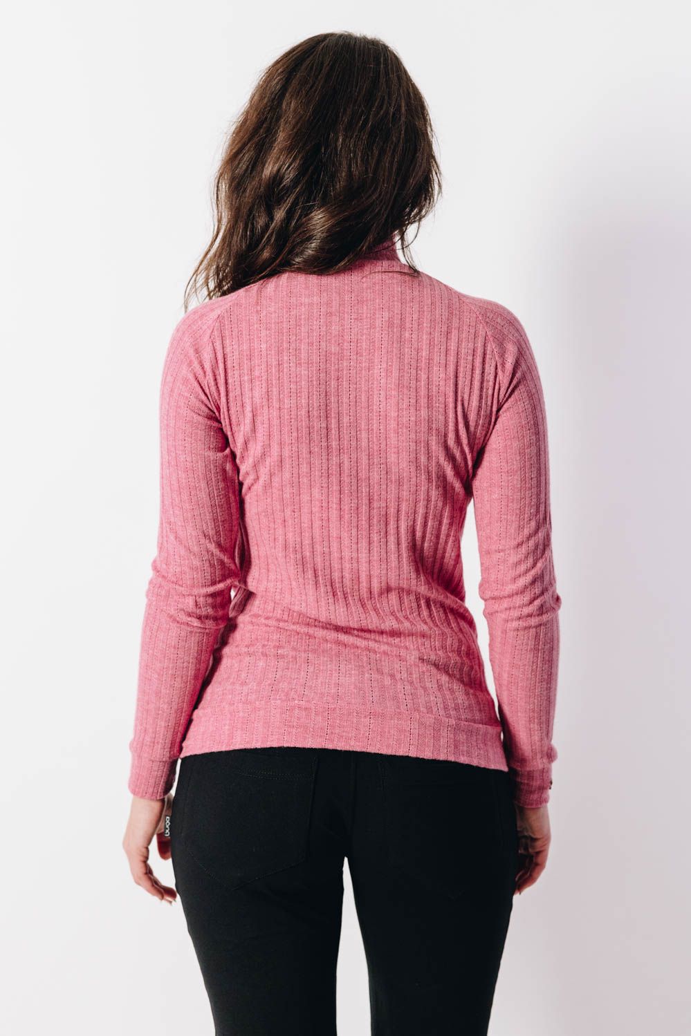 Kačka má na sobě při své výšce 170 cm velikost XS.