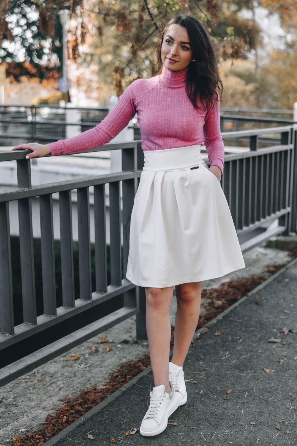 Kačka má na sobě při své výšce 170 cm velikost XS.