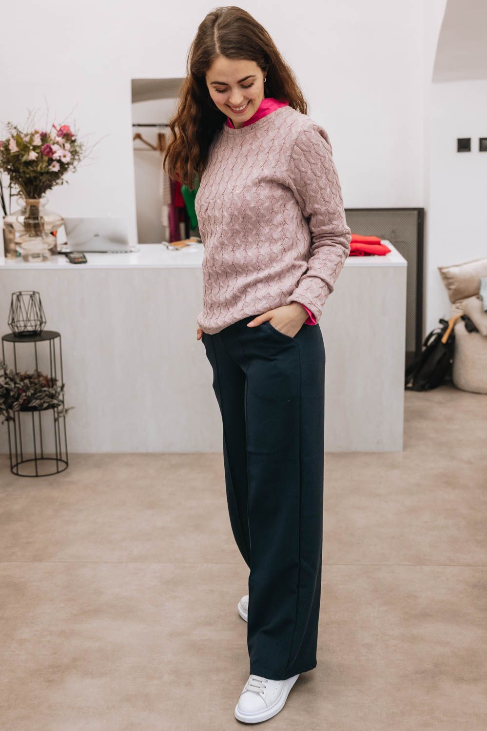 Káťa má na sobě při své výšce 170 cm velikost XS.