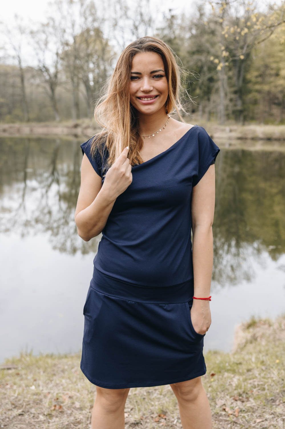 Markét má na sobě při své výšce 173 cm velikost S.