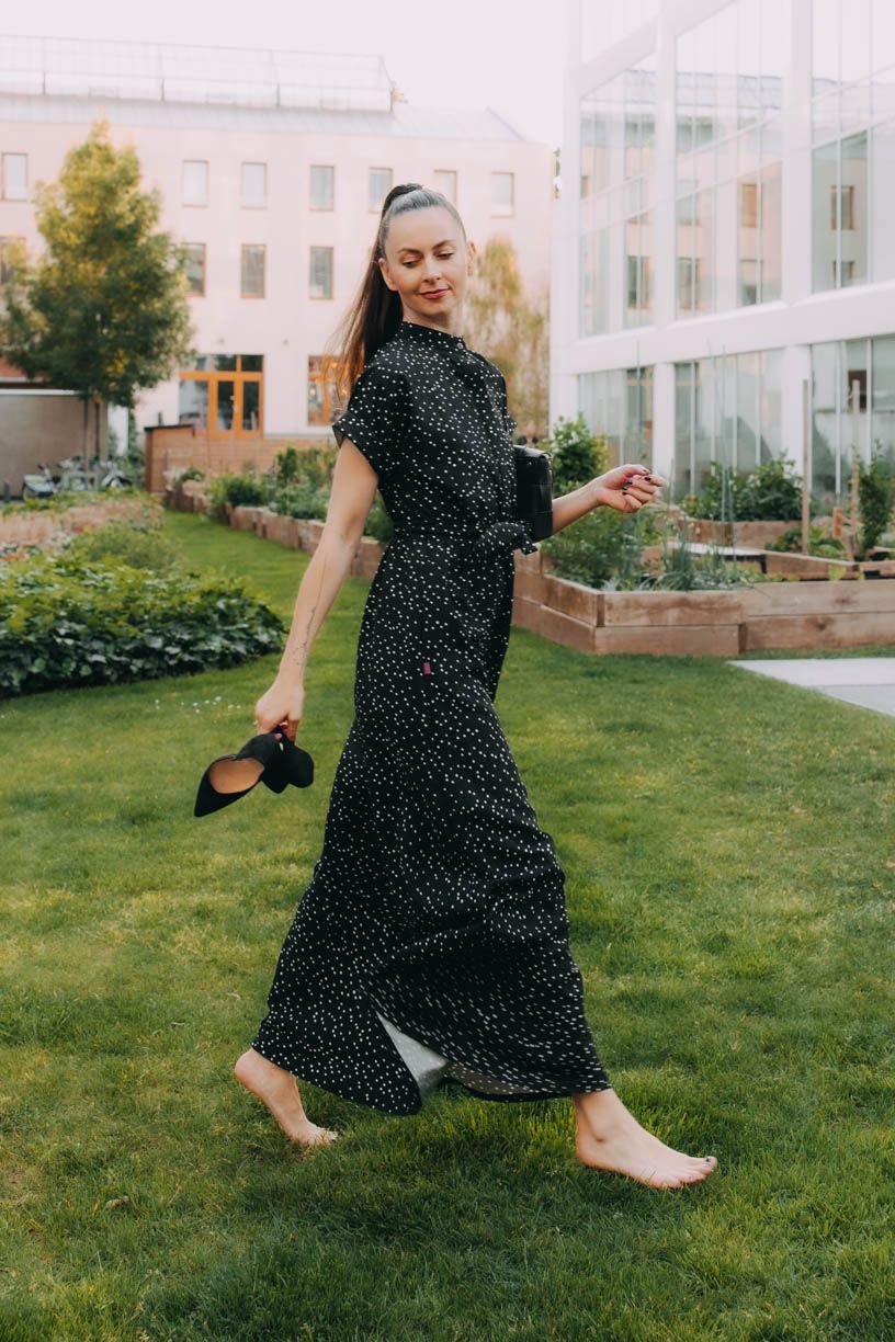 Ivana má na sobě při své výšce 178 cm velikost XS.