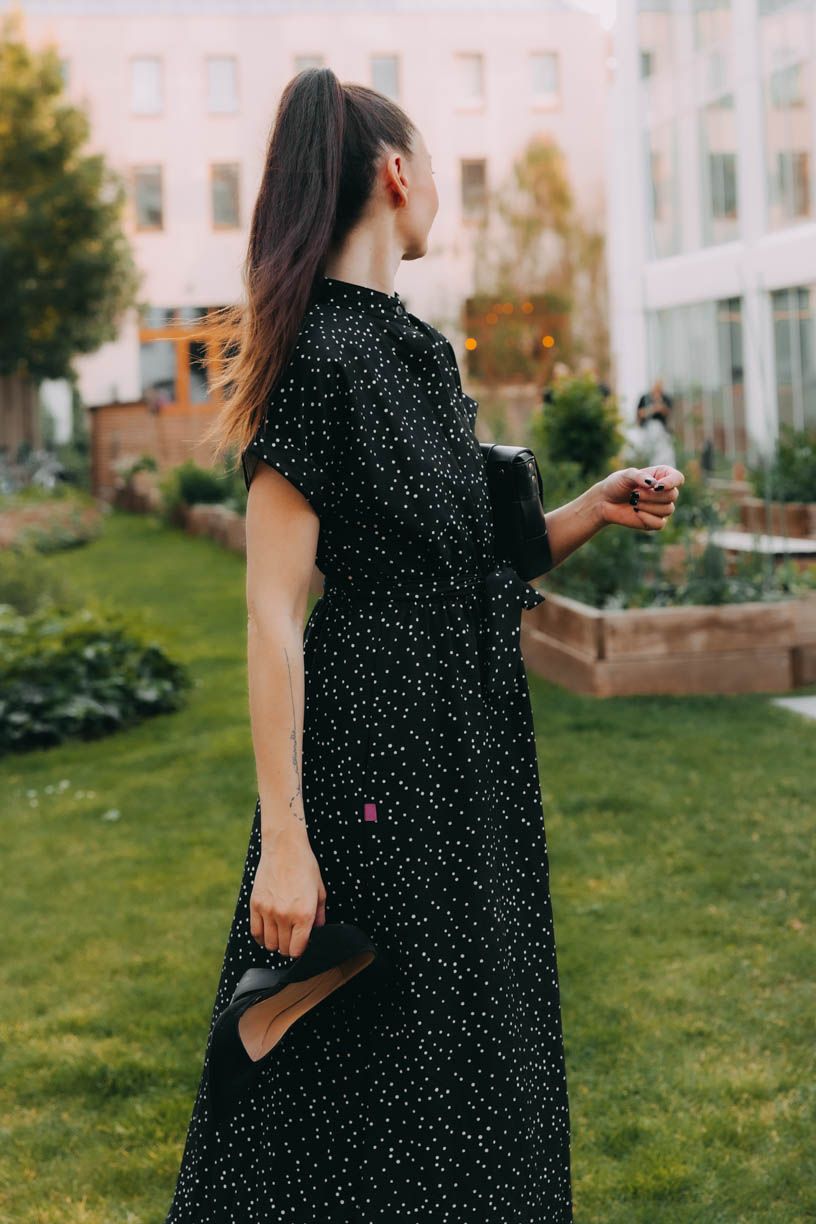 Ivana má na sobě při své výšce 178 cm velikost XS.