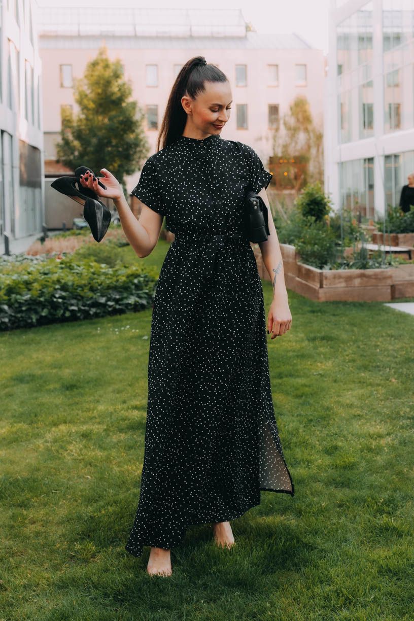 Ivana má na sobě při své výšce 178 cm velikost XS.