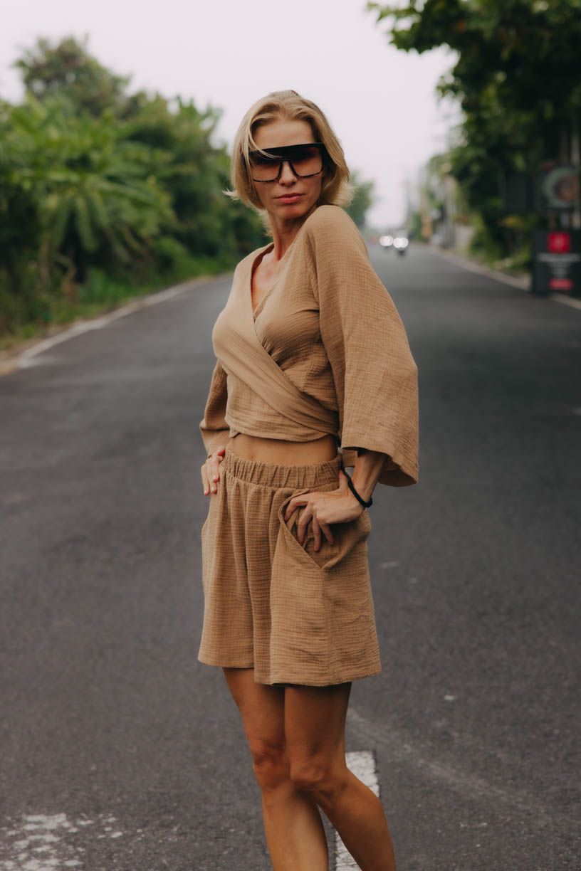 Ali má na sobě při své výšce 180 cm velikost XS/S.