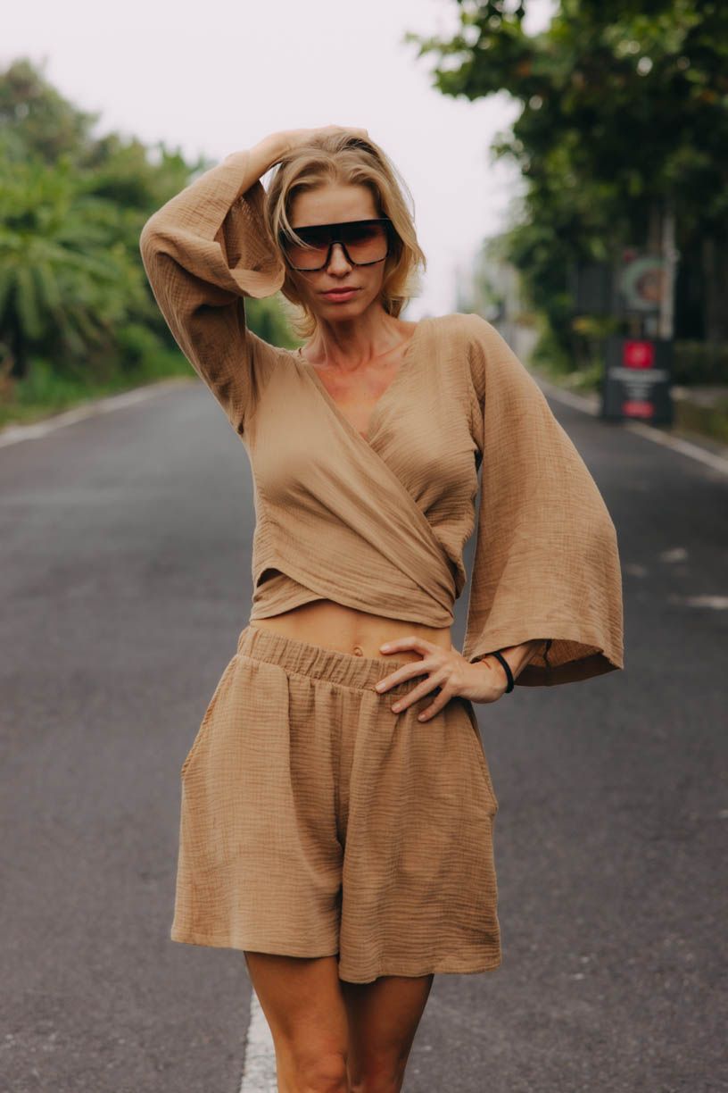 Ali má na sobě při své výšce 180 cm velikost XS/S.