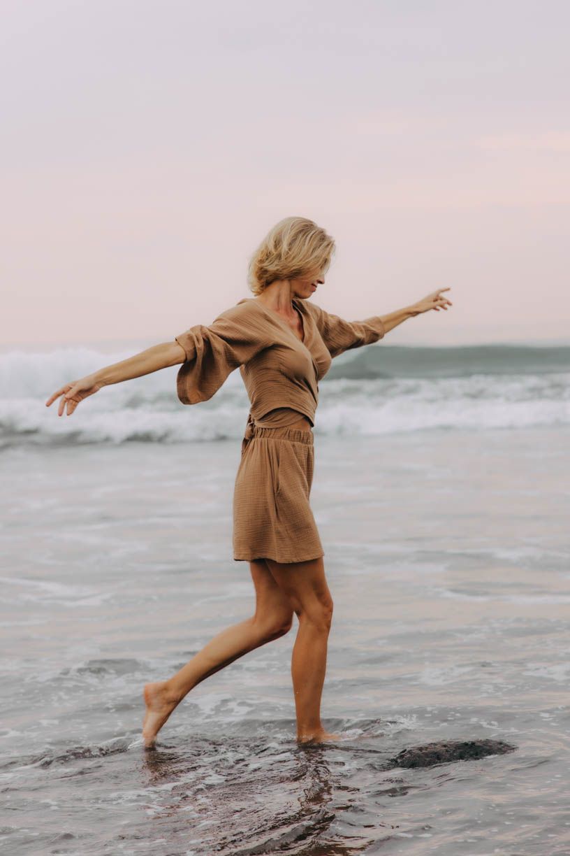 Ali má na sobě při své výšce 180 cm velikost XS/S.