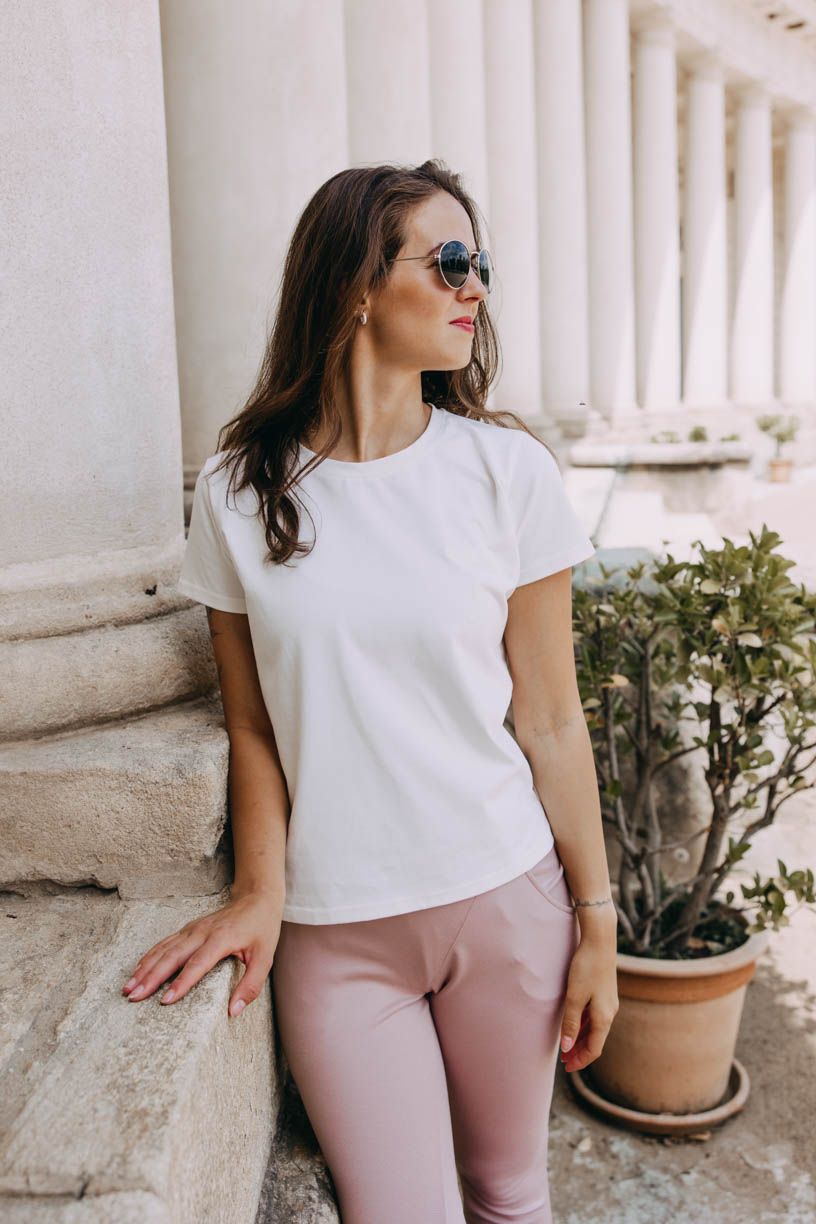 Káťa má na sobě při své výšce 170 cm velikost XS.