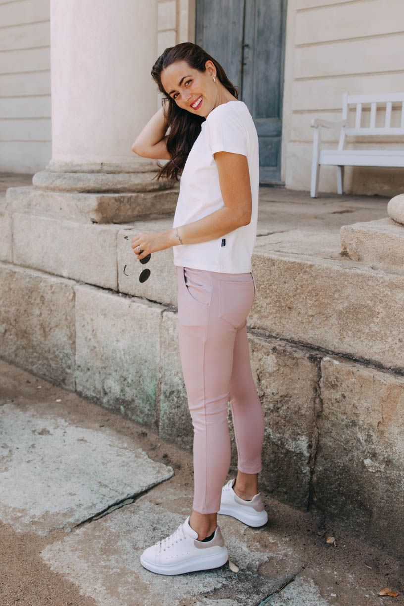 Káťa má na sobě při své výšce 170 cm velikost XS.