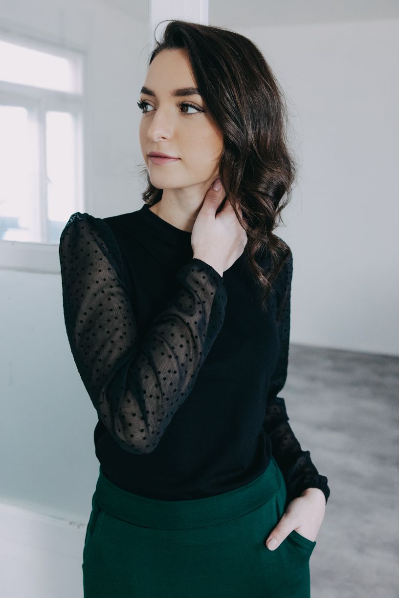 Kačka má na sobě při své výšce 170 cm velikost XS.