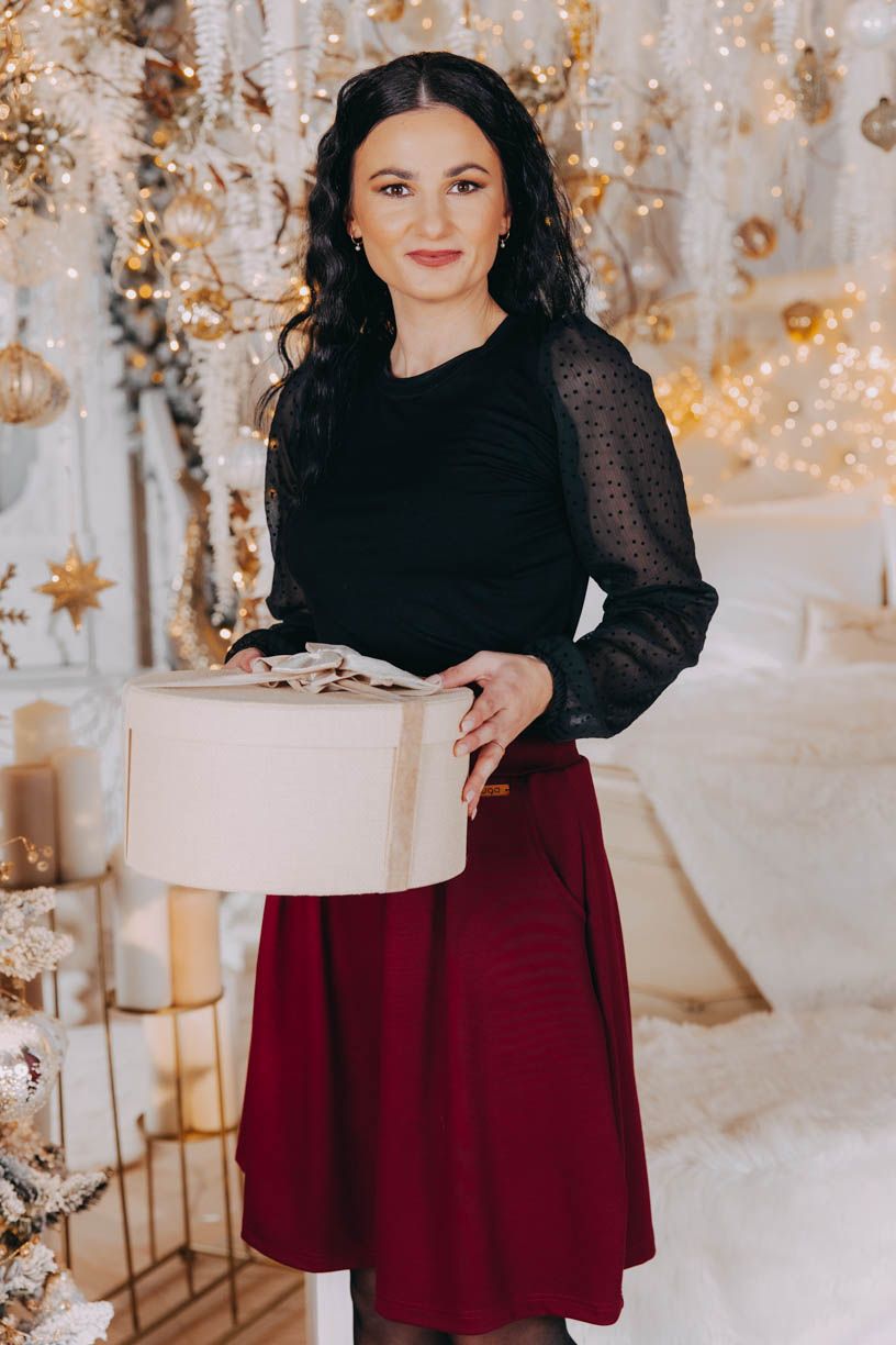 Monča má na sobě při své výšce 160 cm velikost XS.