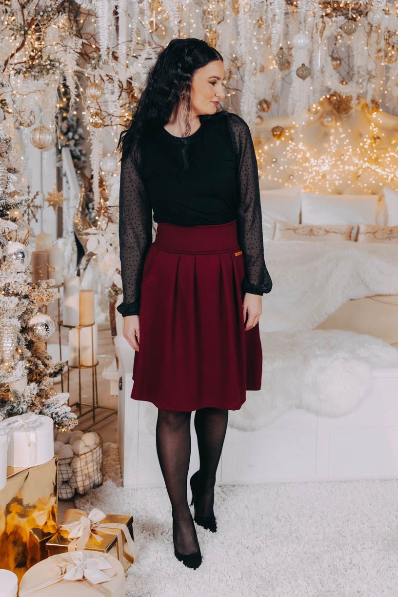 Monča má na sobě při své výšce 160 cm velikost XS.