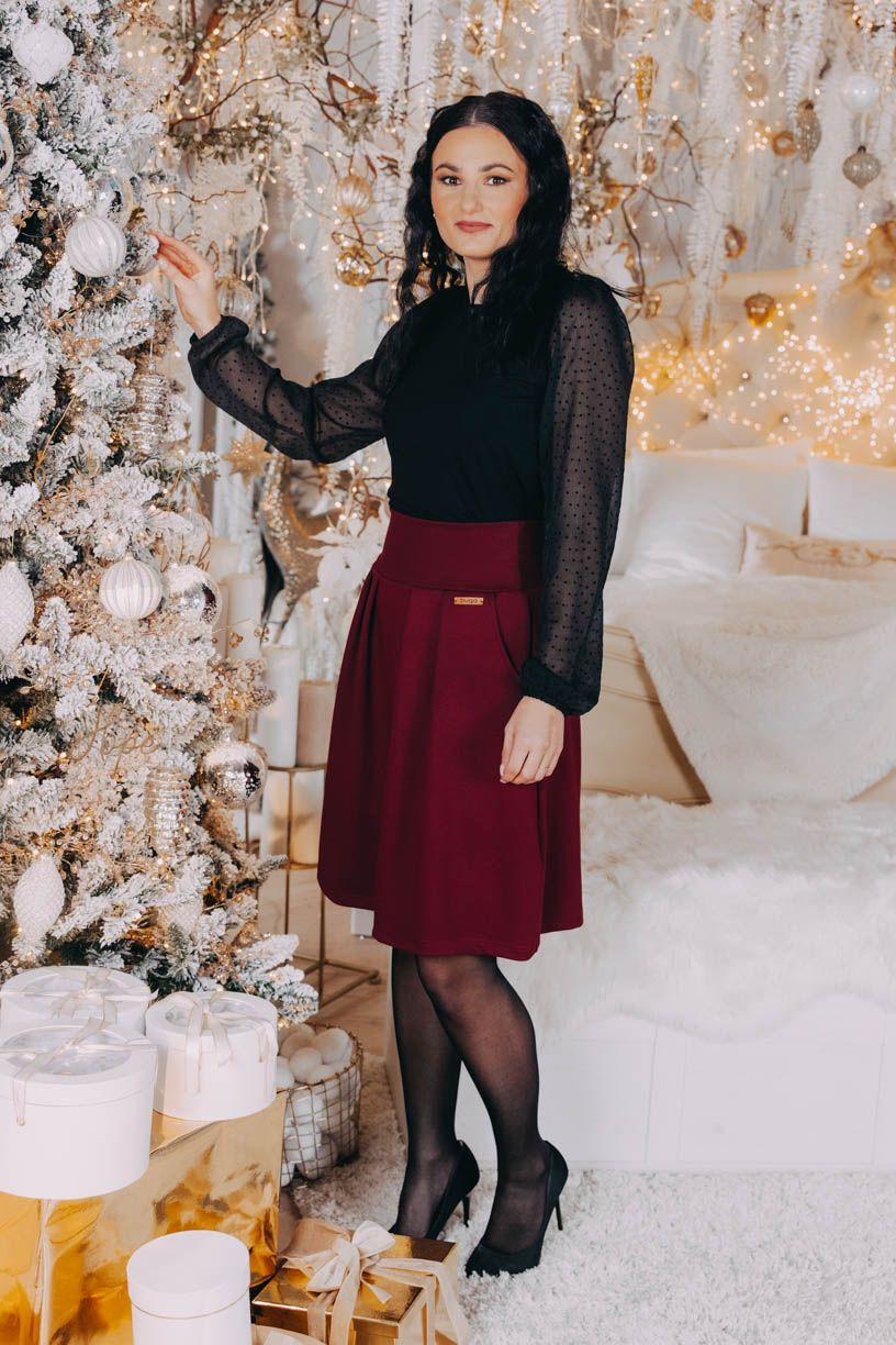 Monča má na sobě při své výšce 160 cm velikost XS.