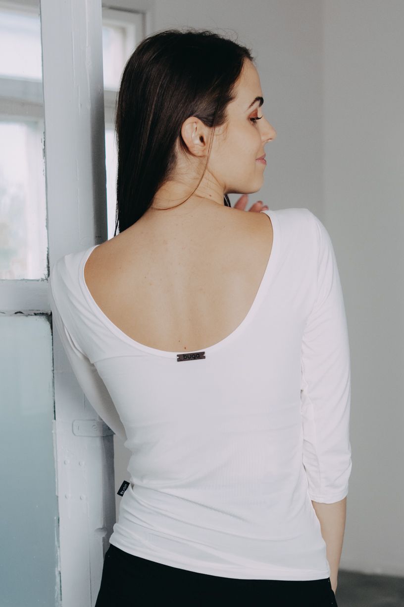 Káťa má na sobě při své výšce 170 cm velikost XS.