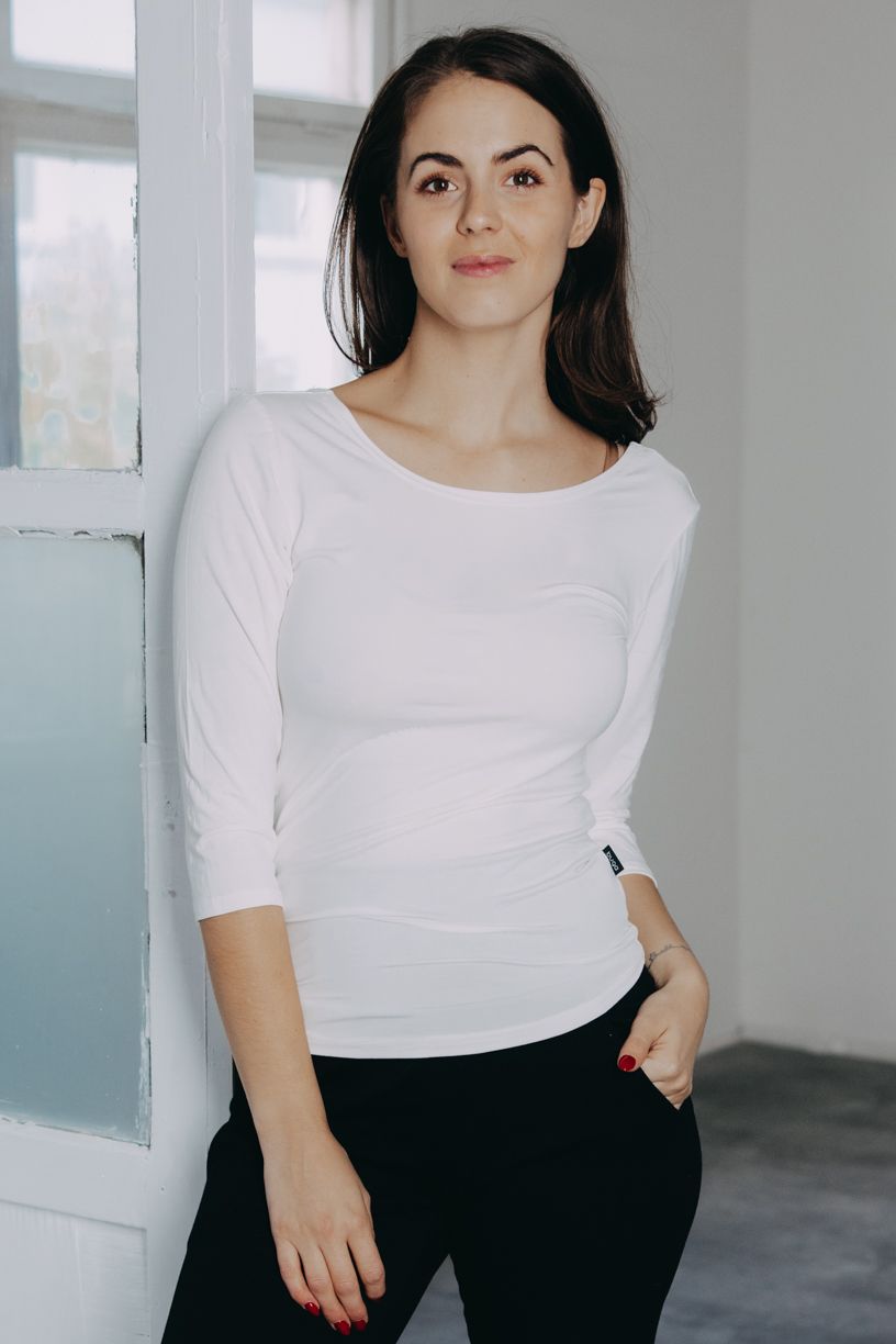 Káťa má na sobě při své výšce 170 cm velikost XS.