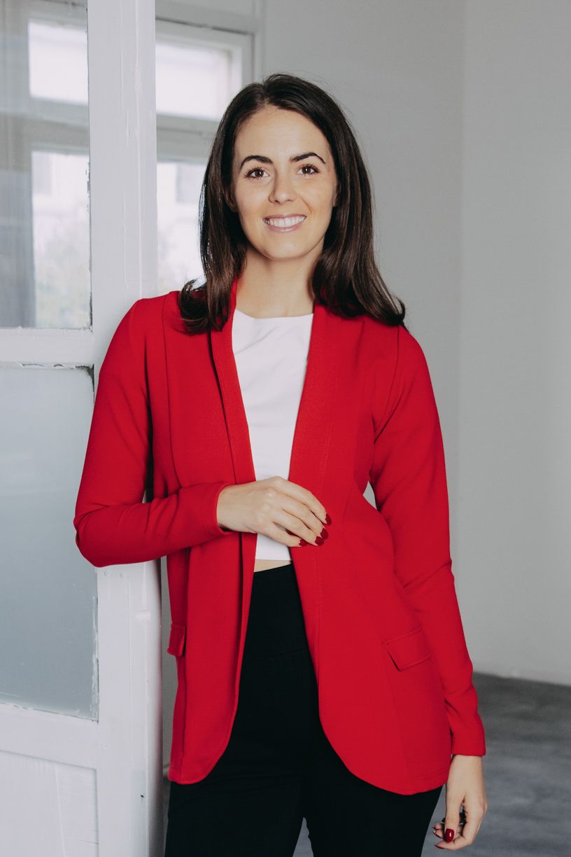 Káťa má na sobě při své výšce 170 cm velikost XS.