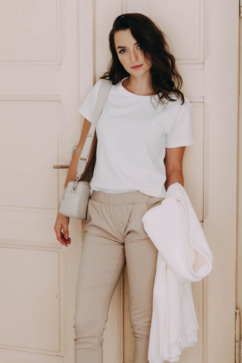 Kačka má na sobě při své výšce 170 cm velikost XS.