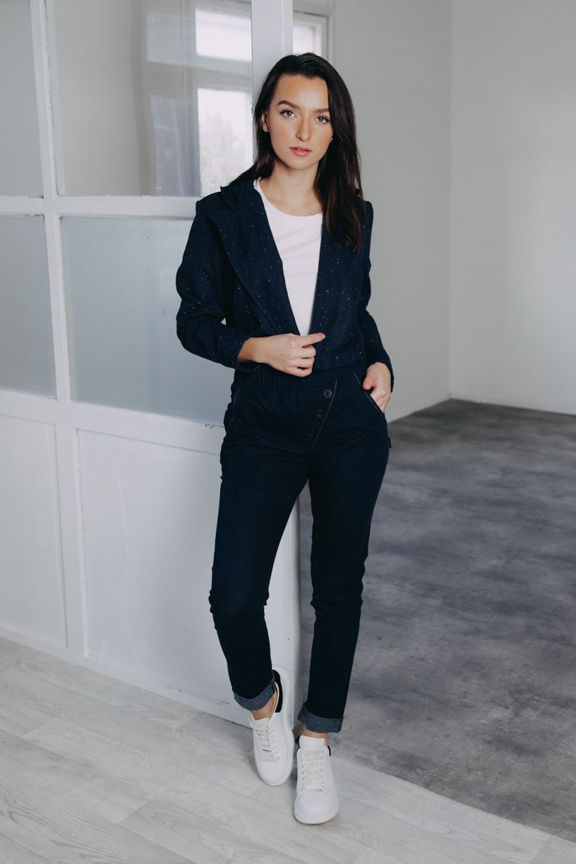 Kačka má na sobě při své výšce 170 cm velikost XS.