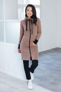 Kačka má na sobě při své výšce 170 cm velikost XS.