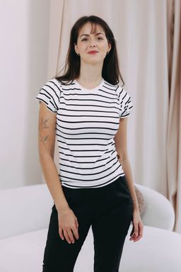 Káťa má na sobě při své výšce 170 cm velikost XS.